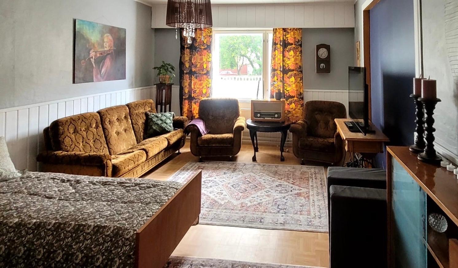 34dd27cf-42b7-4e55-9313-4889663041cf.jpg Olohuone ja makuutila